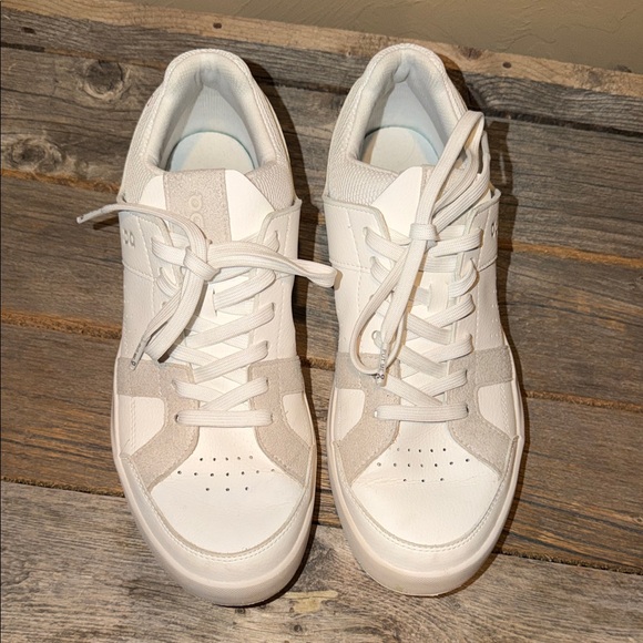 On Running women’s The Roger white/gray size 9 like new no box - Picture 9 of 10
